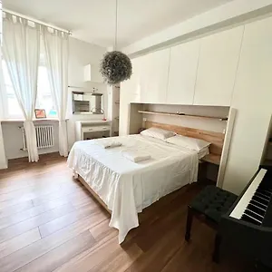 white-home-near-linate.italymilanhotels.net/